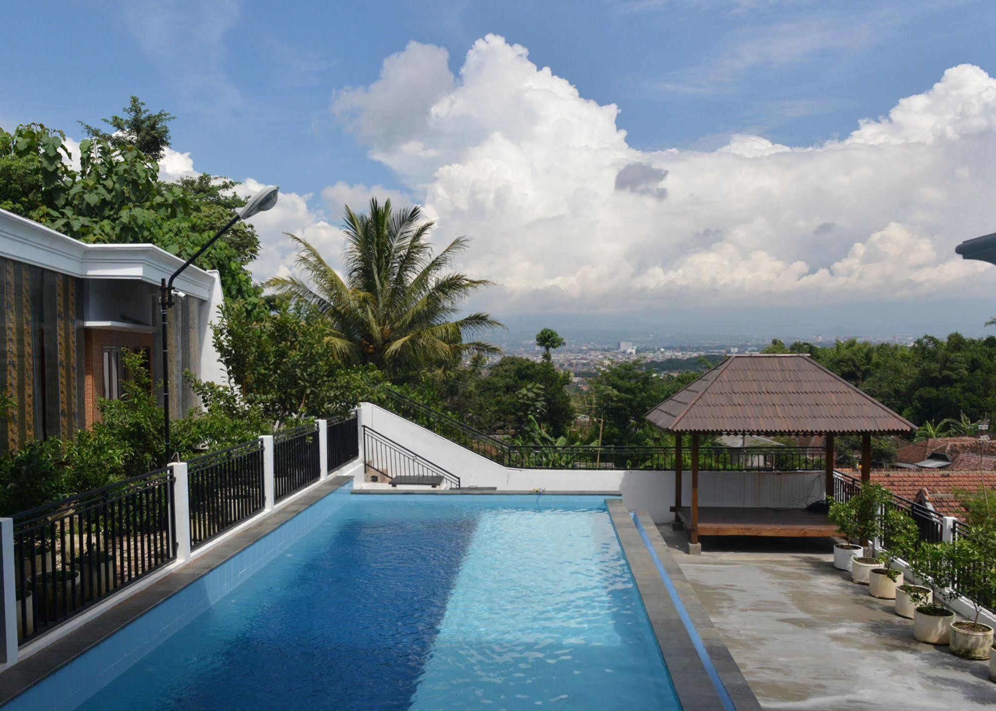 Malang Hill Syariah Redpartner Hotell Eksteriør bilde